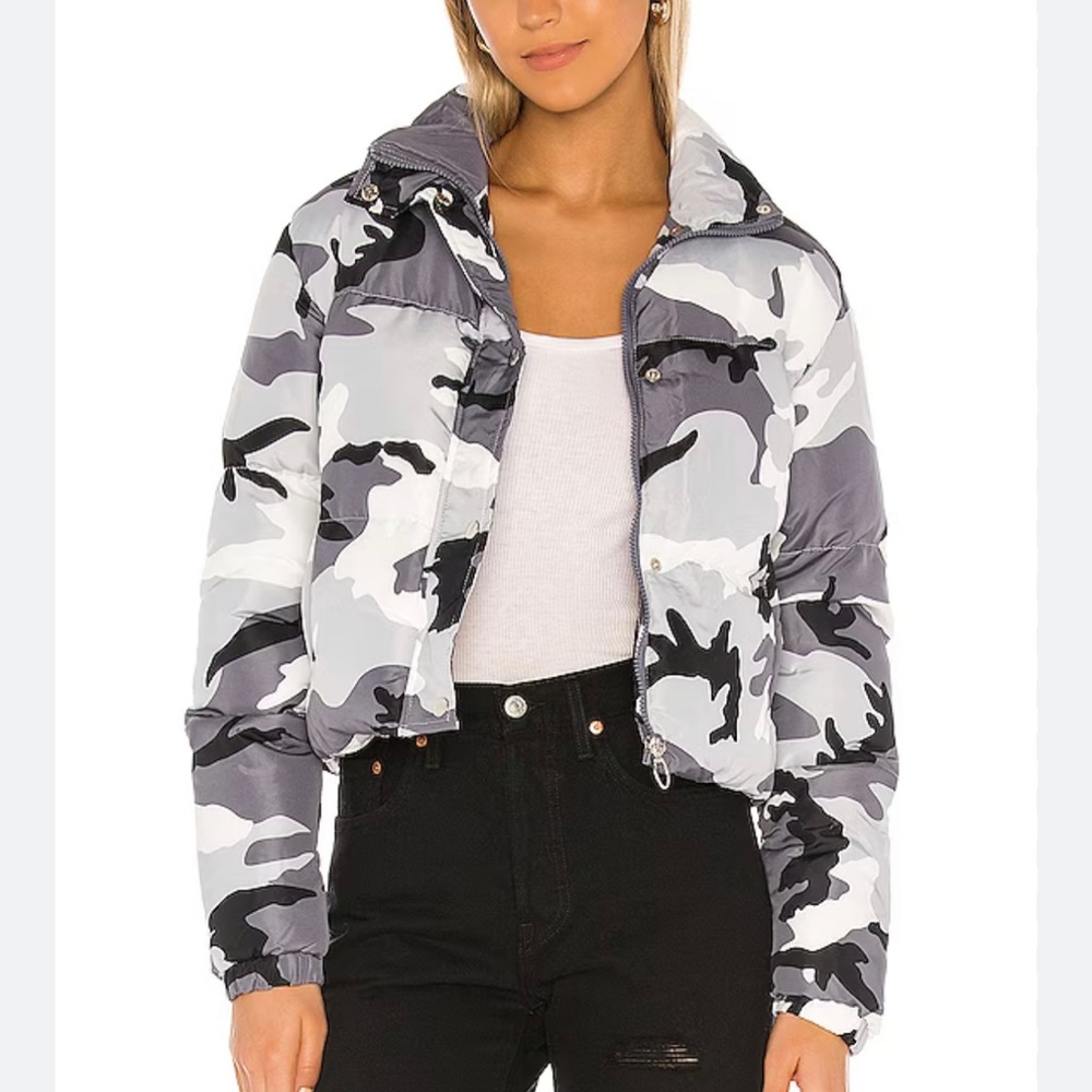 Super down black and white camo puffer jacket. SIZE SMALL
